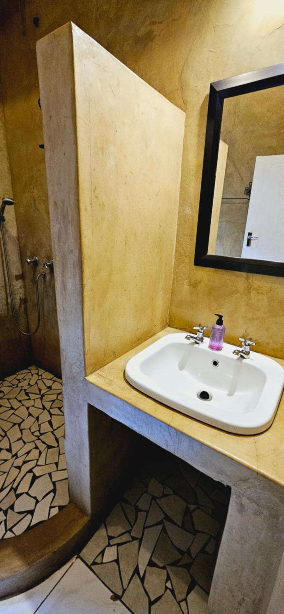 Old Vic Travellers Inn Nelspruit نيلسبروت المظهر الخارجي الصورة