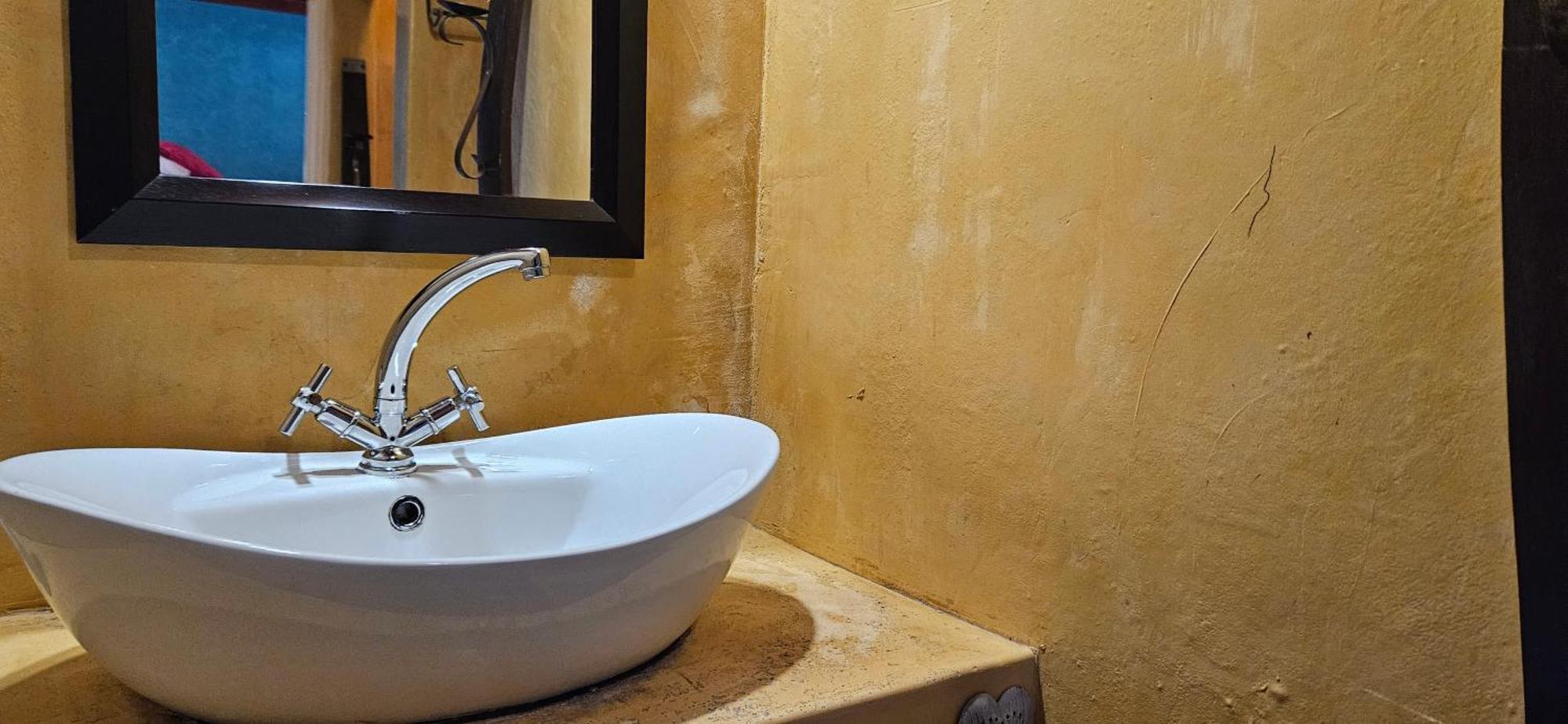 Old Vic Travellers Inn Nelspruit نيلسبروت المظهر الخارجي الصورة