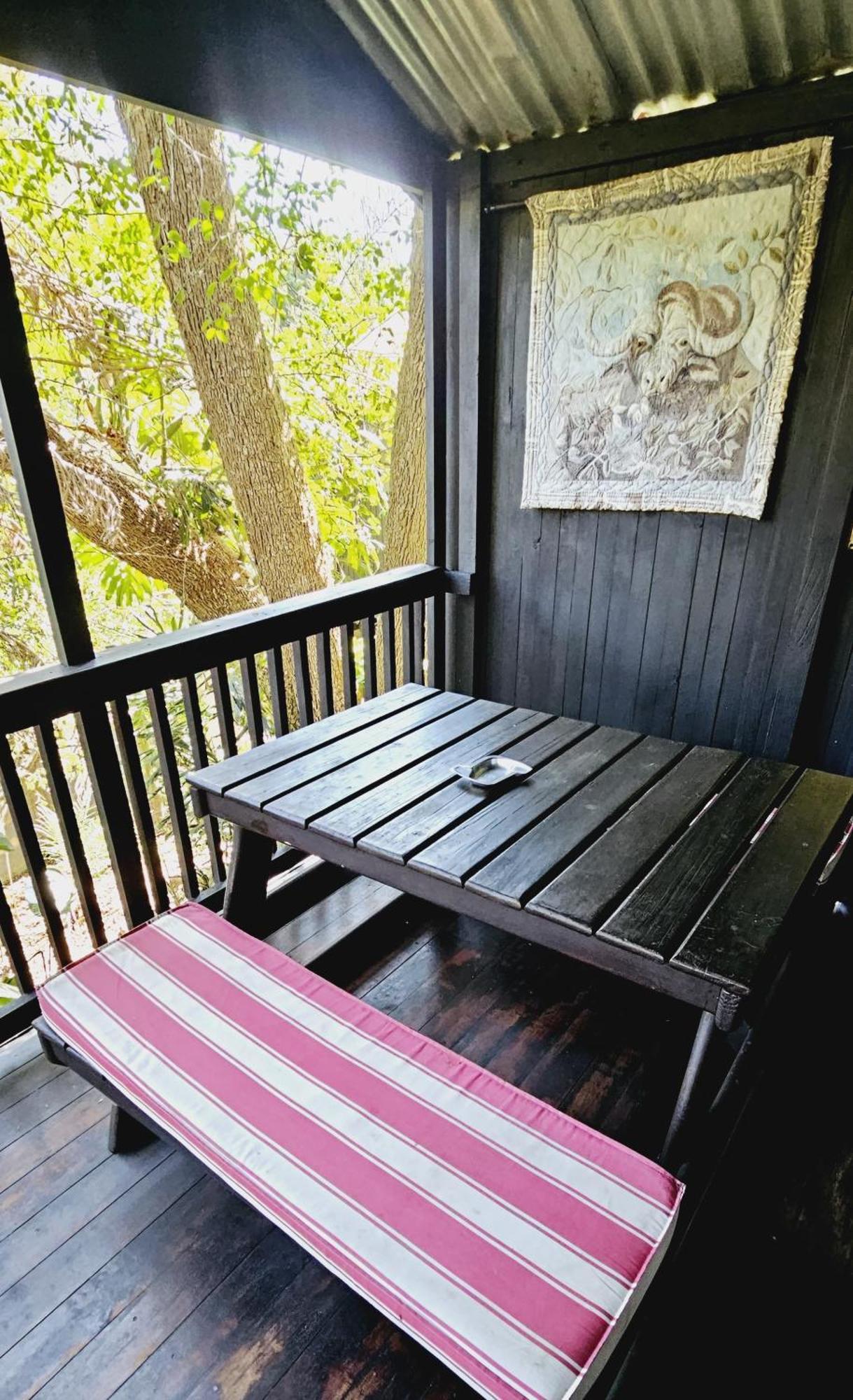 Old Vic Travellers Inn Nelspruit نيلسبروت المظهر الخارجي الصورة